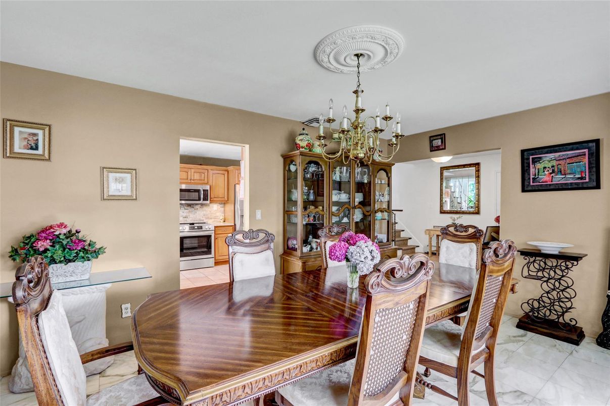 Chandelier, Dining room, Interior, Kitchen, Marble