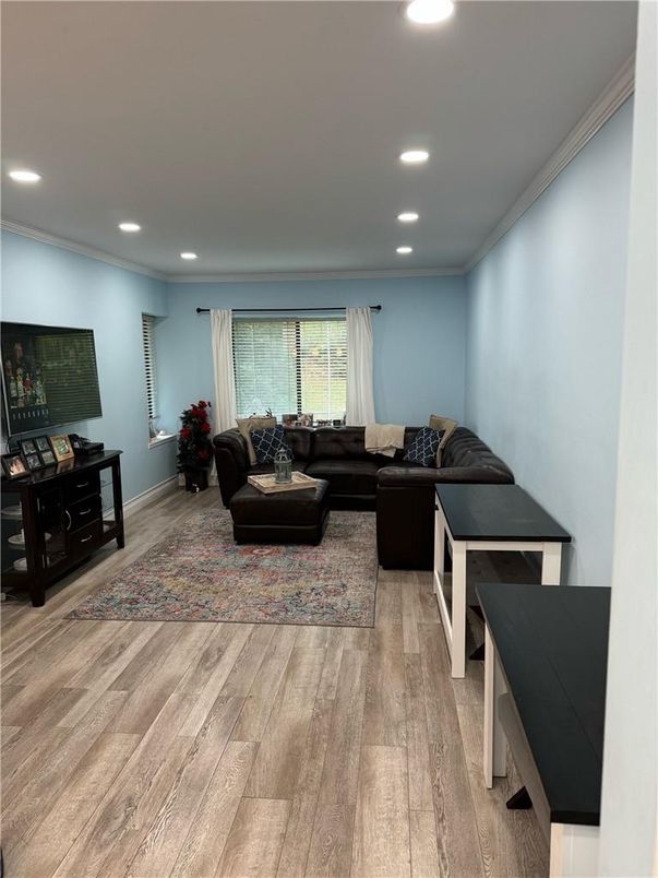 Interior, Living room, Recessed Lighting, Wood Texture Flooring