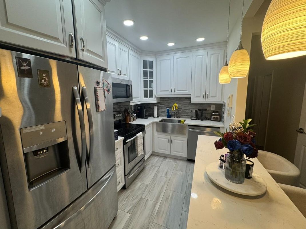 Interior, Kitchen, Pendant Lights, Recessed Lighting, Stainless Steel Appliances