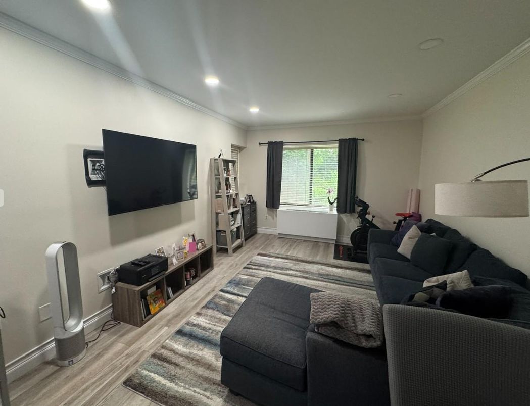 Interior, Living room, Recessed Lighting, Wood Texture Flooring