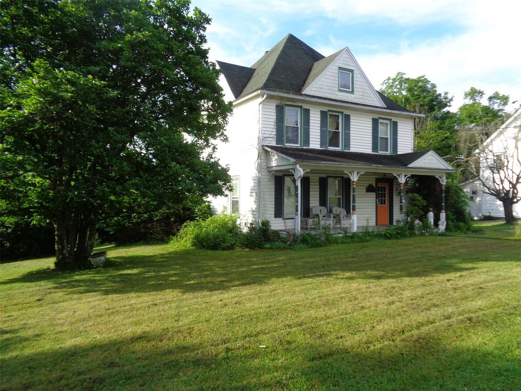 Backyard, Exterior, Facade, Queen Anne Victorian