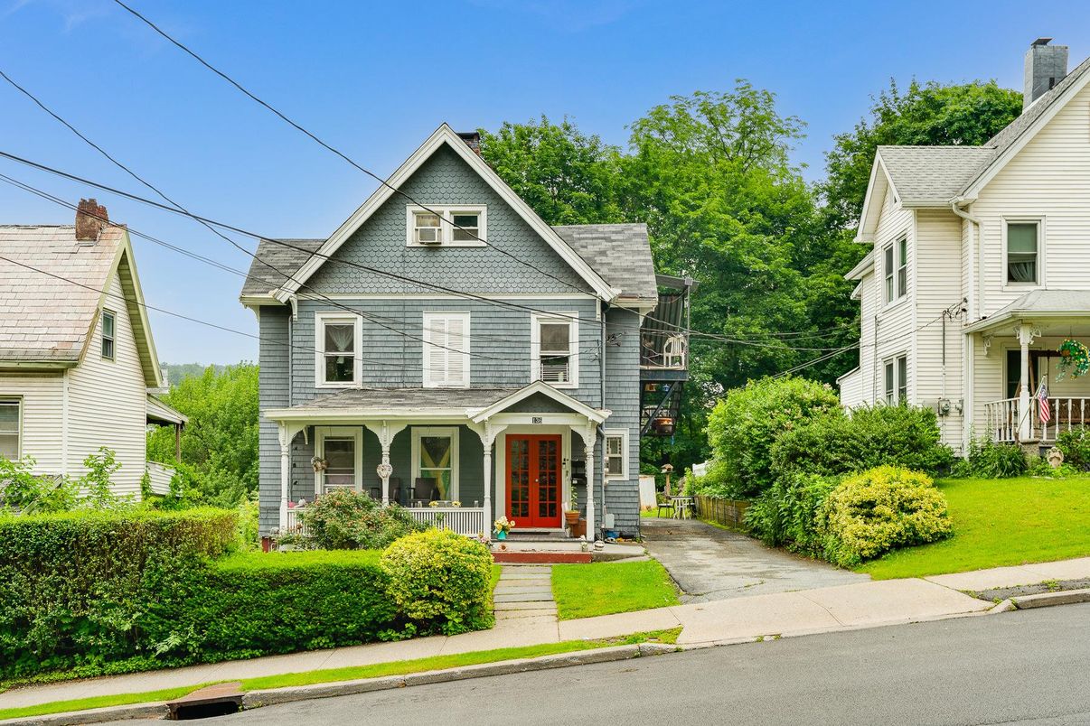 Exterior, Facade, Queen Anne Victorian