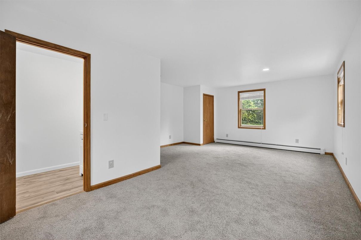 Empty room, Interior, Recessed Lighting