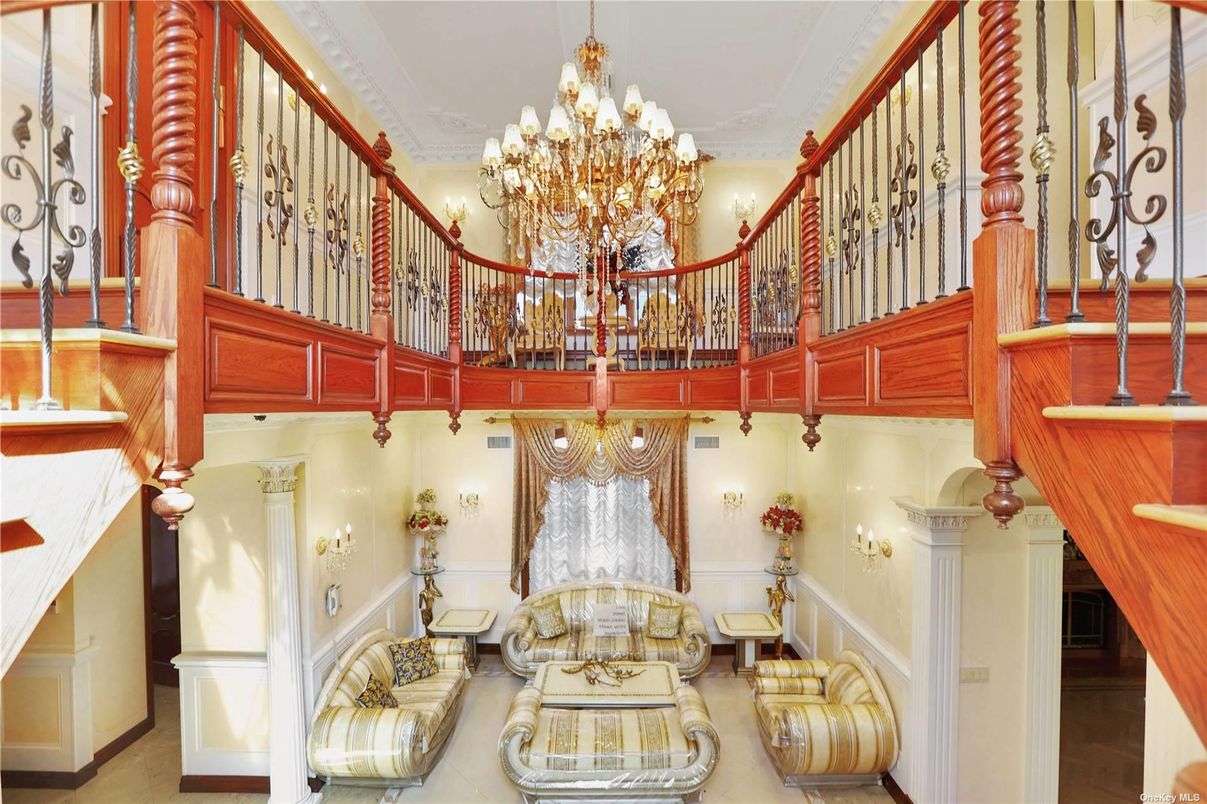 Chandelier, Interior