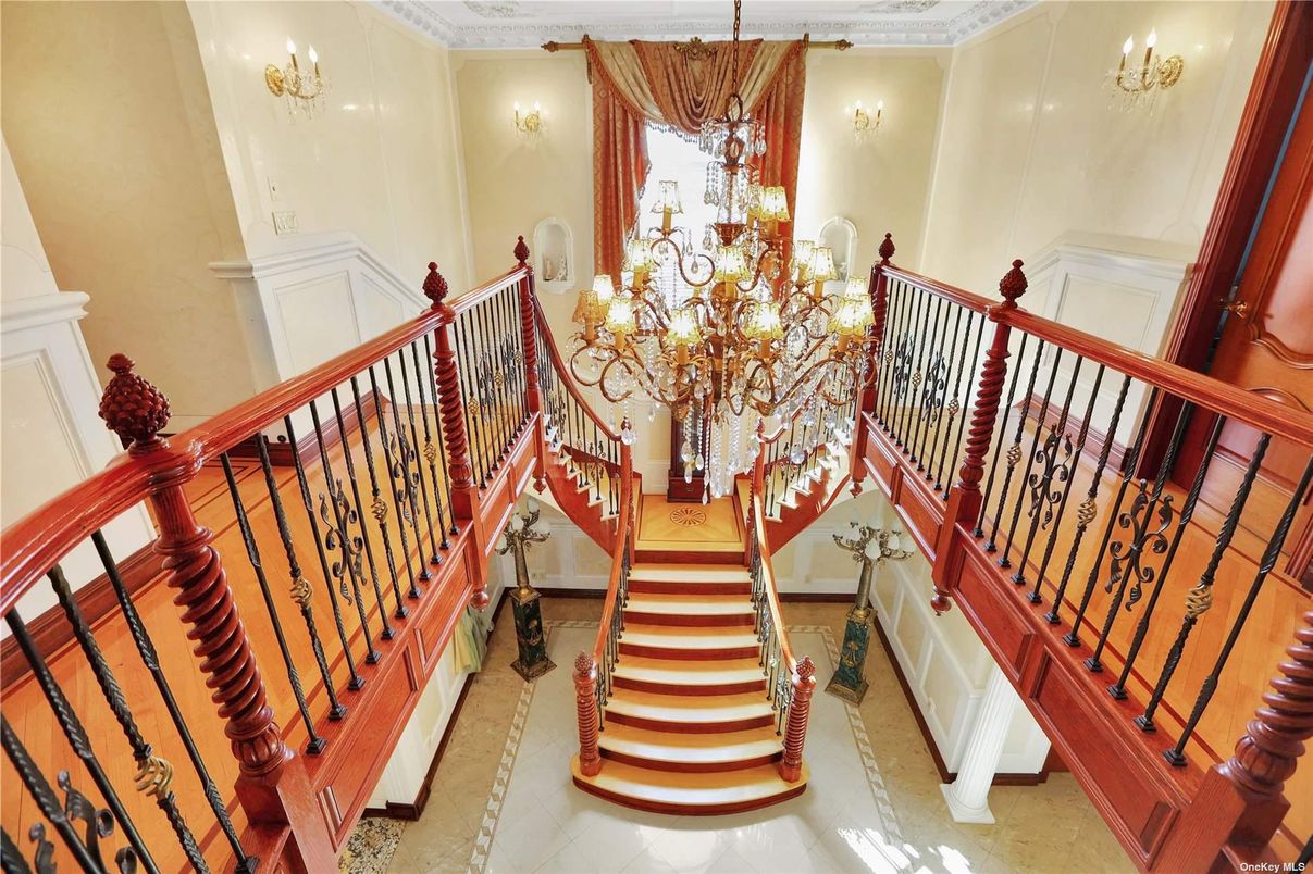 Chandelier, Interior