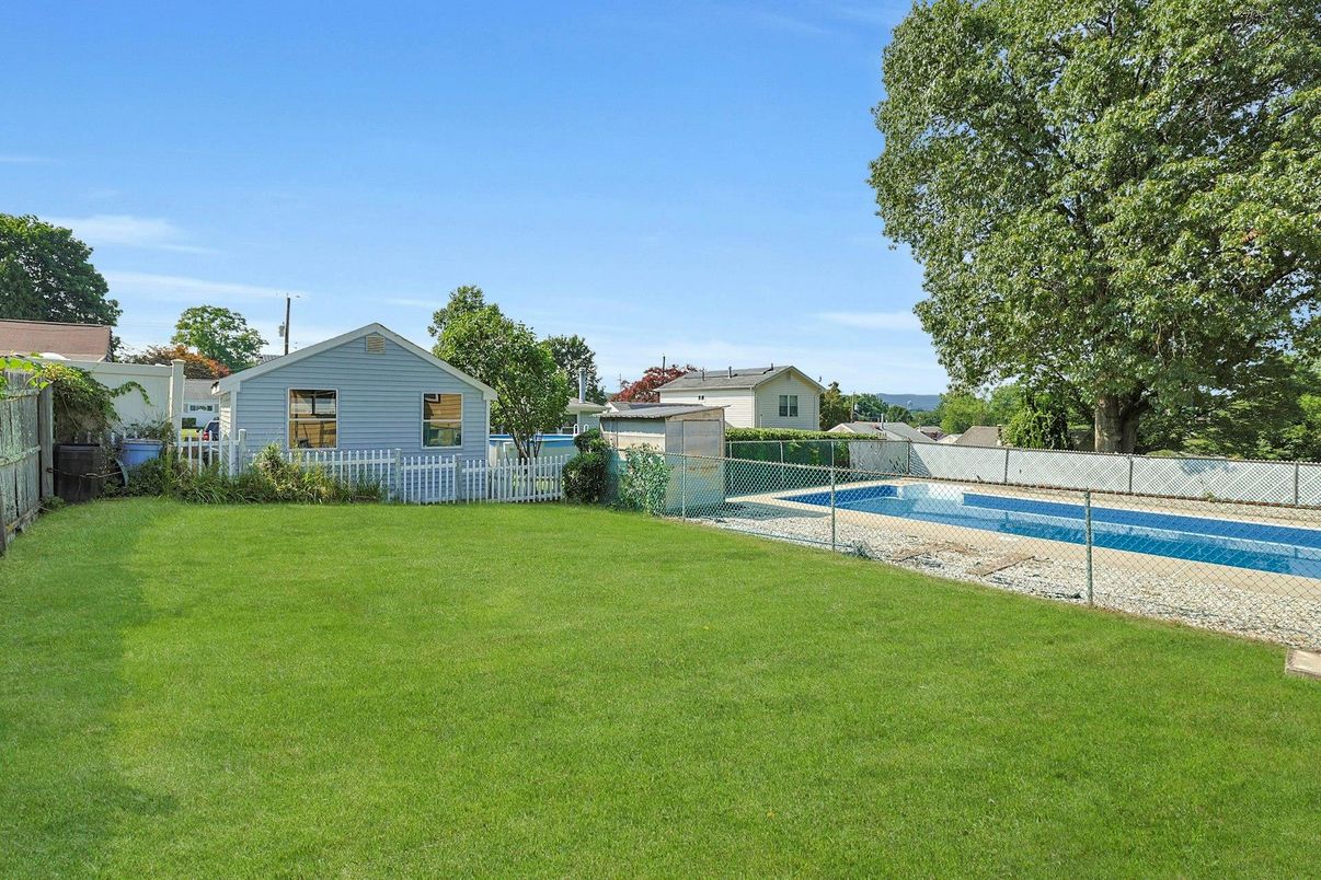 Backyard, Exterior, Pool