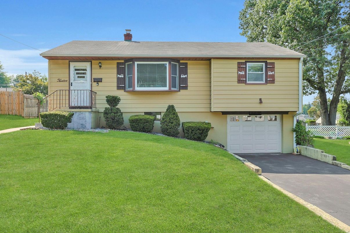 Attached, Exterior, Facade, Raised Ranch