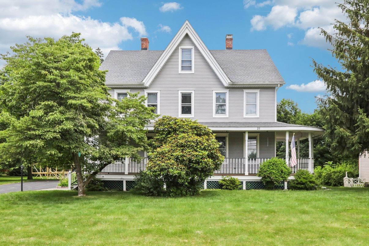 Backyard, Exterior, Facade, Queen Anne Victorian