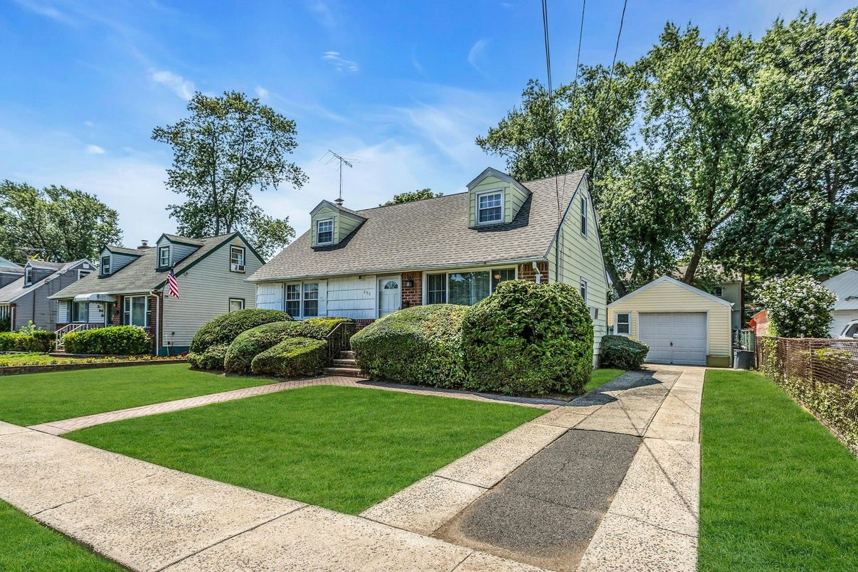 Detached Garage, Exterior, Facade, Brick Facade, Cape Cod