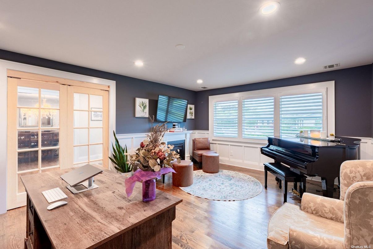 Interior, Piano, Recessed Lighting, Wood Texture Flooring