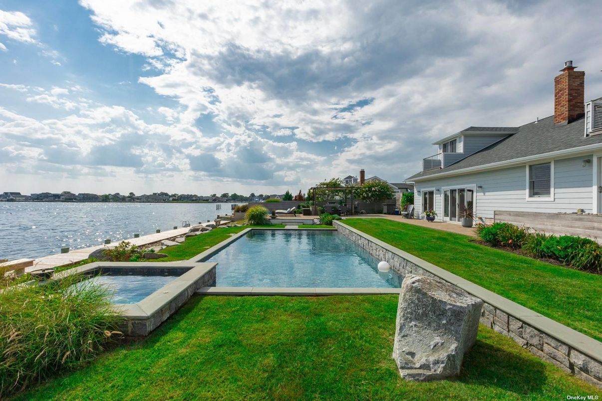 Exterior, Pool, Water