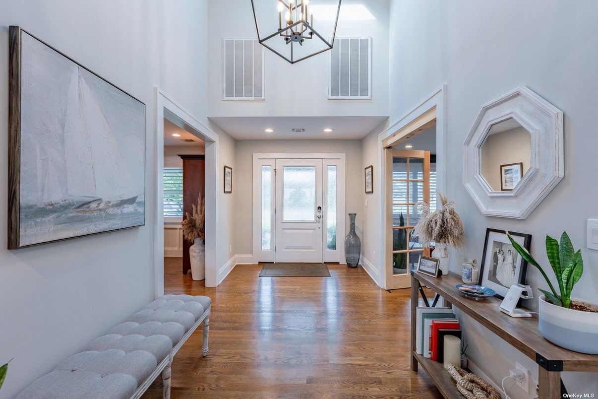 Interior, Pendant Lights, Recessed Lighting, Wood Texture Flooring