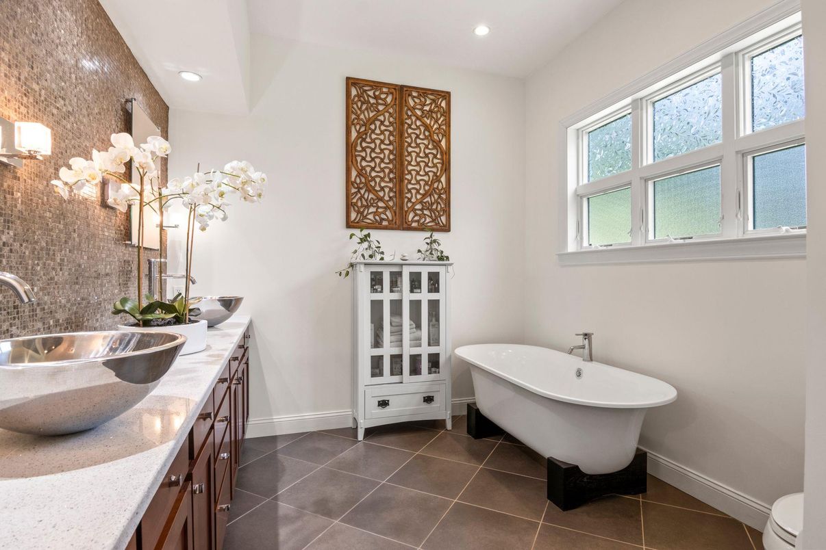 Bathroom, Dual Sink Vanities, Free Standing Baths, Interior, Recessed Lighting