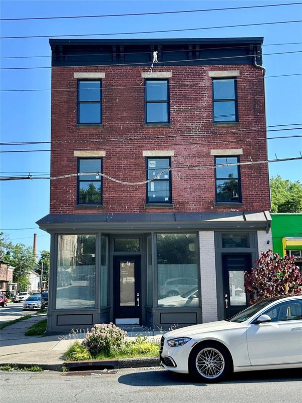 Exterior, Facade, Brick Facade, Rowhouse