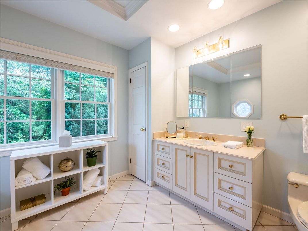 Bathroom, Interior, Recessed Lighting