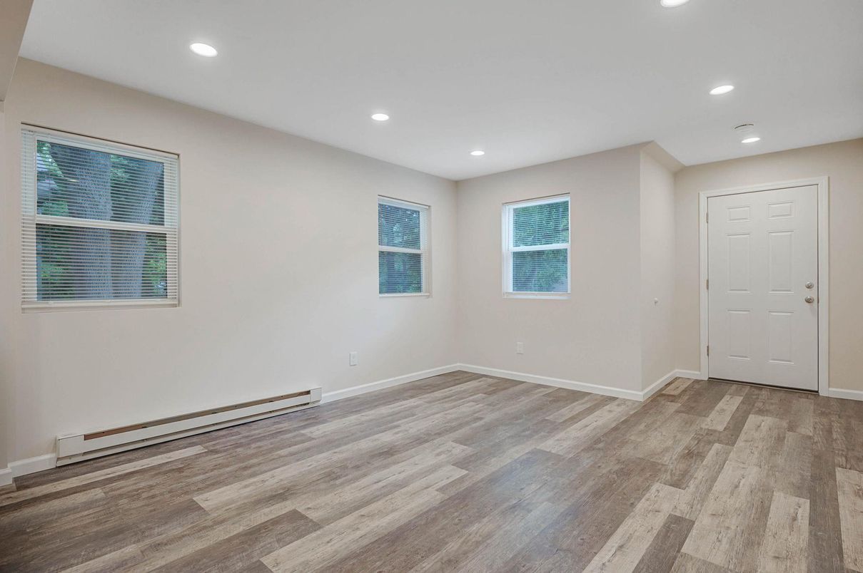 Empty room, Interior, Recessed Lighting, Wood Texture Flooring