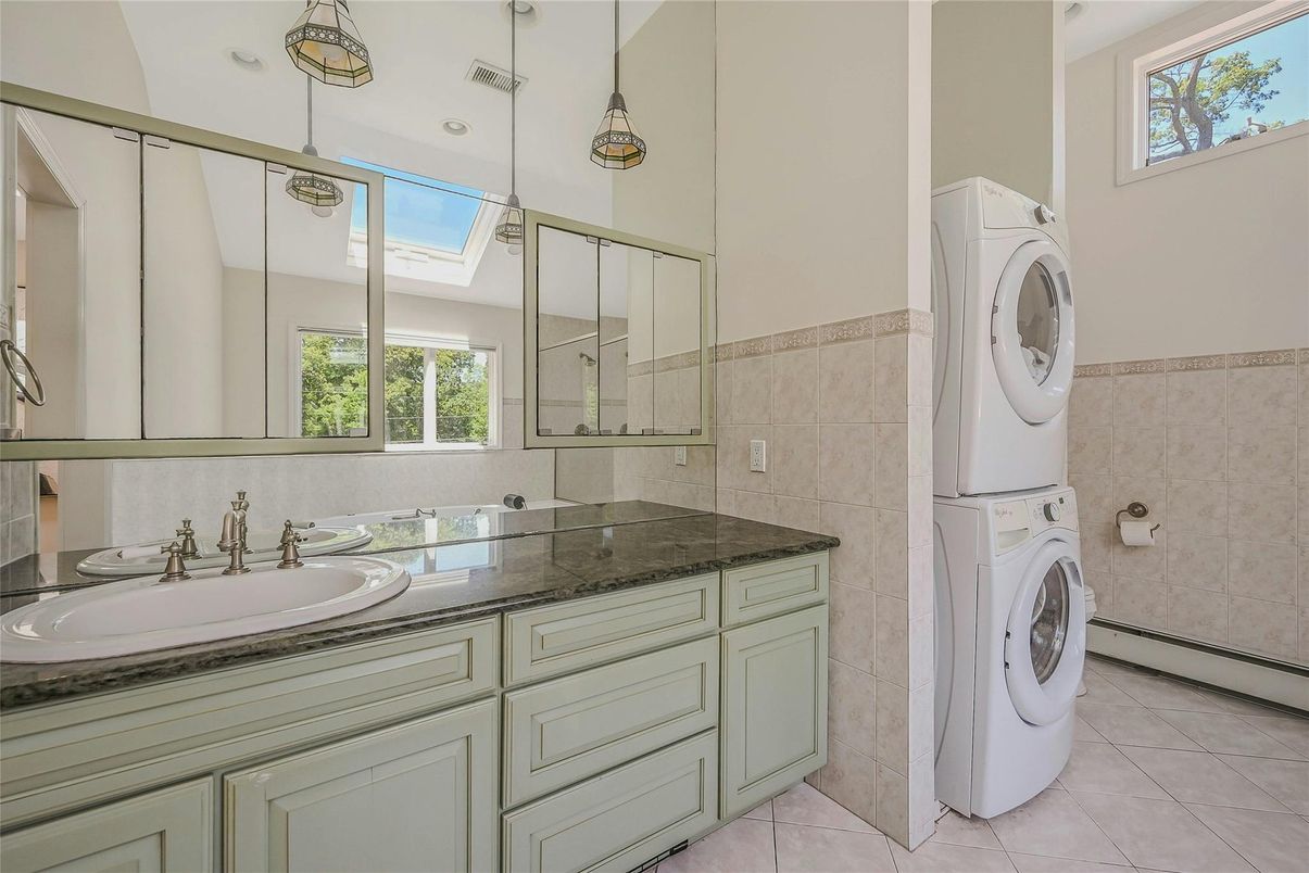 Bathroom, Dual Sink Vanities, Interior, Washer