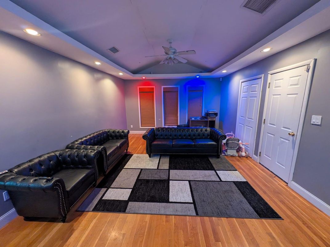Interior, Recessed Lighting, Wood Texture Flooring