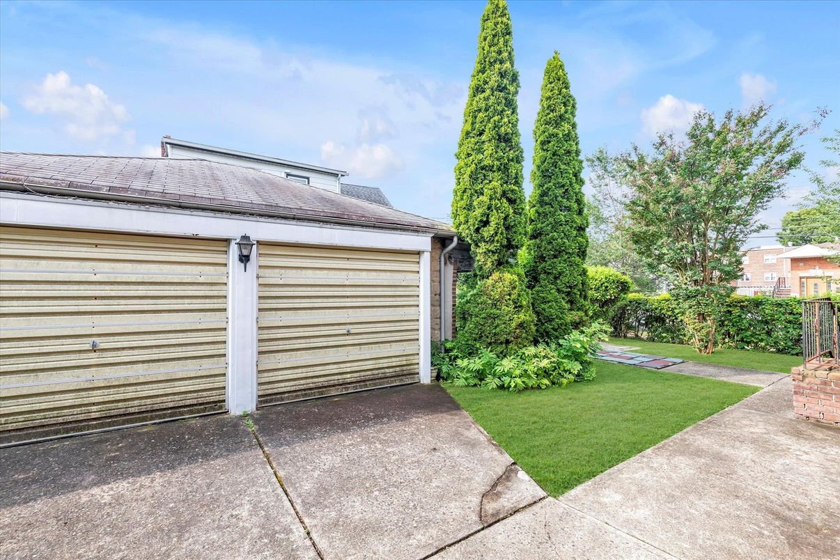 Detached Garage, Exterior