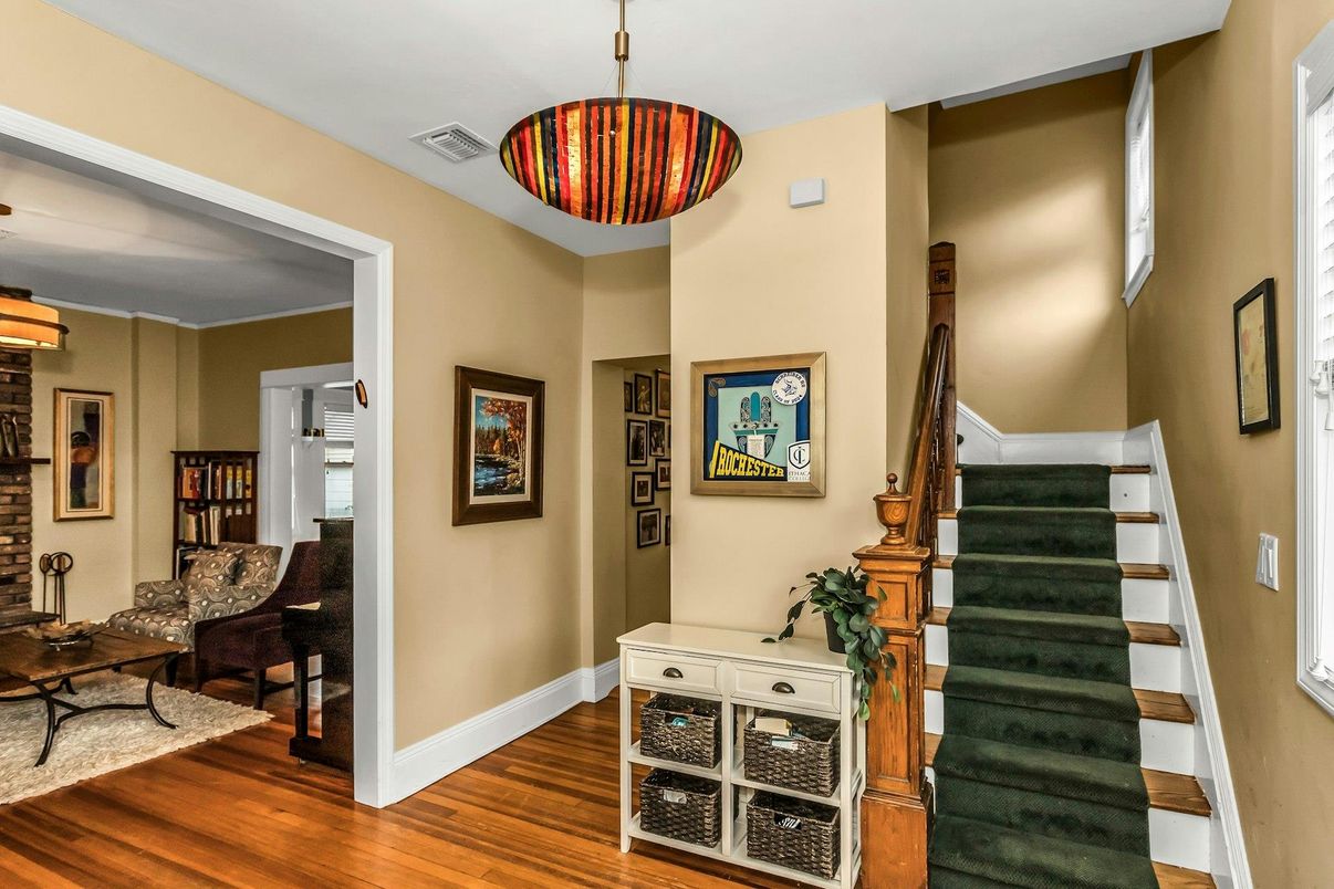 Interior, Pendant Lights, Wood Texture Flooring
