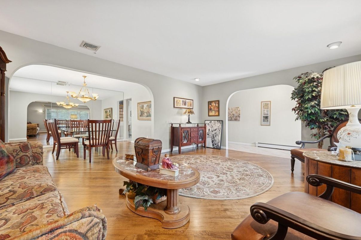 Chandelier, Dining room, Interior, Recessed Lighting, Wood Texture Flooring