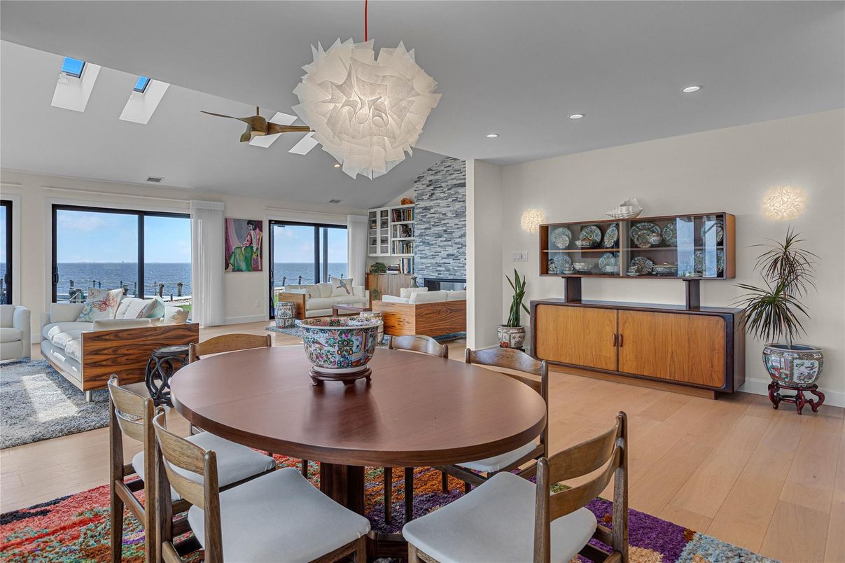 Chandelier, Dining room, Interior, Living room, Recessed Lighting, Water, Wood Texture Flooring