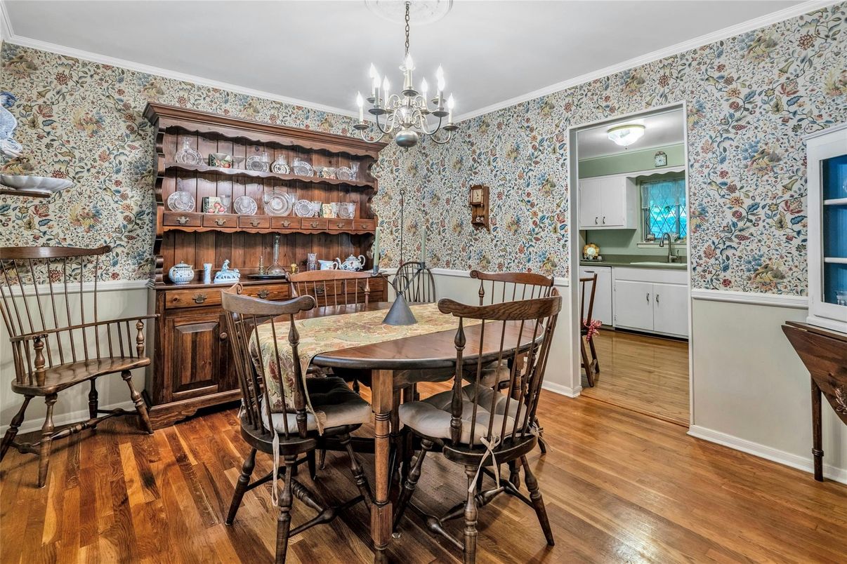 Chandelier, Dining room, Interior, Wood Texture Flooring