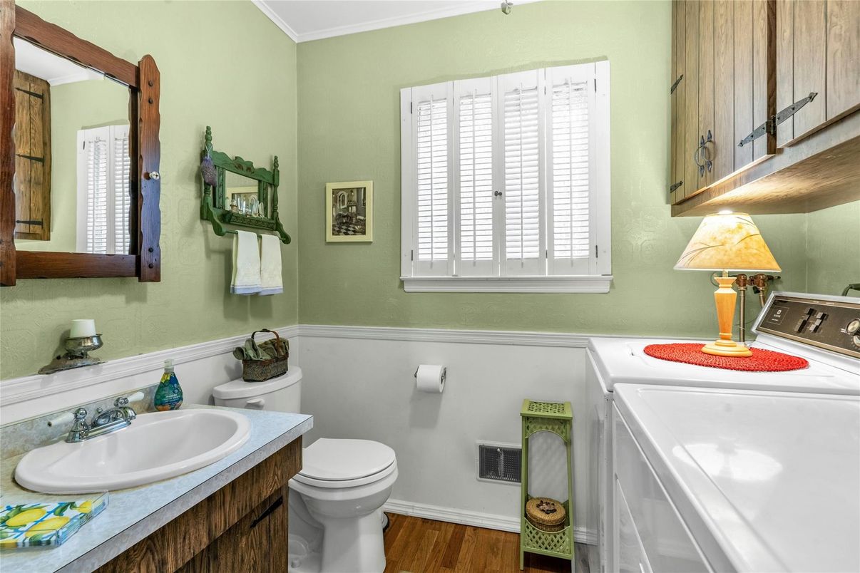 Bathroom, Interior, Washer, Wood Texture Flooring