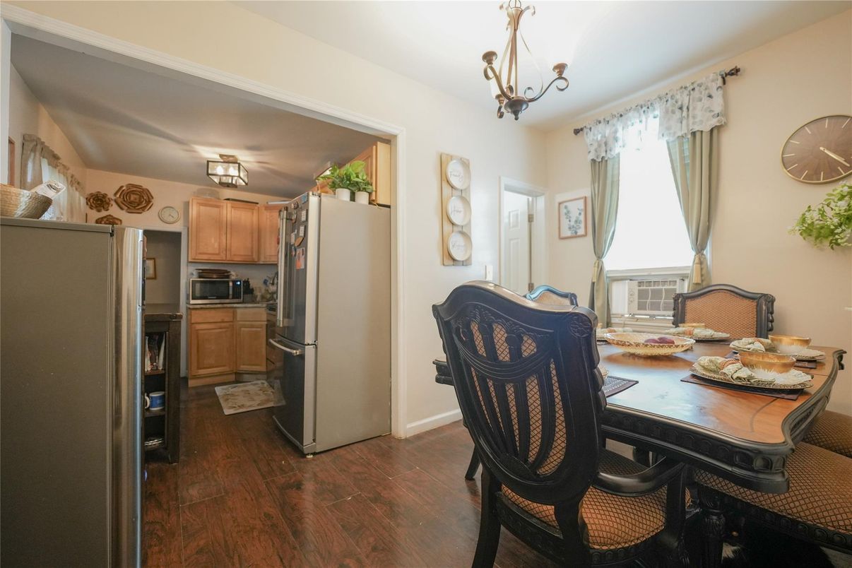 Chandelier, Dining room, Interior, Kitchen, Wood Texture Flooring