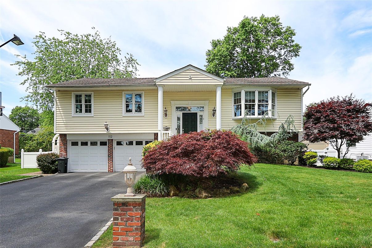 Attached, Exterior, Facade, Raised Ranch