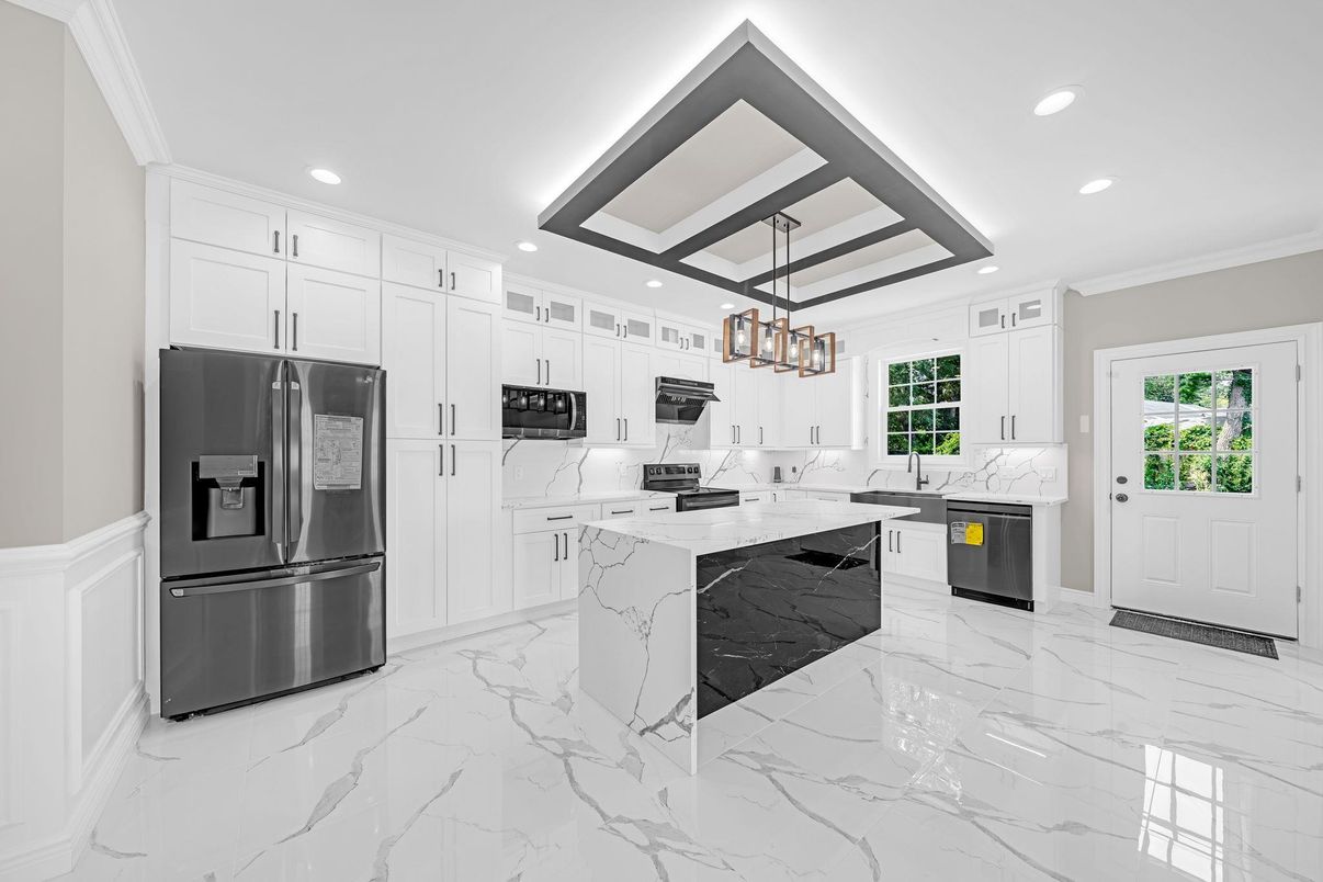 Chandelier, Interior, Kitchen, Marble, Pendant Lights, Recessed Lighting