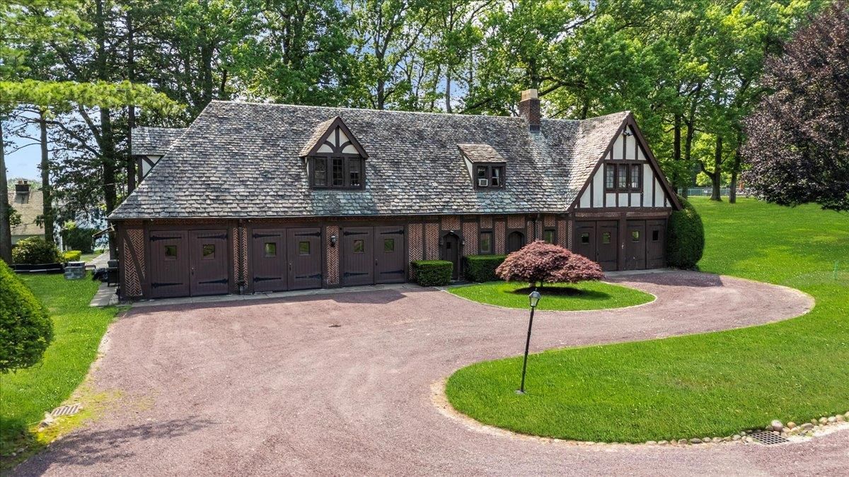 Attached, Exterior, Facade, Tudor Revival