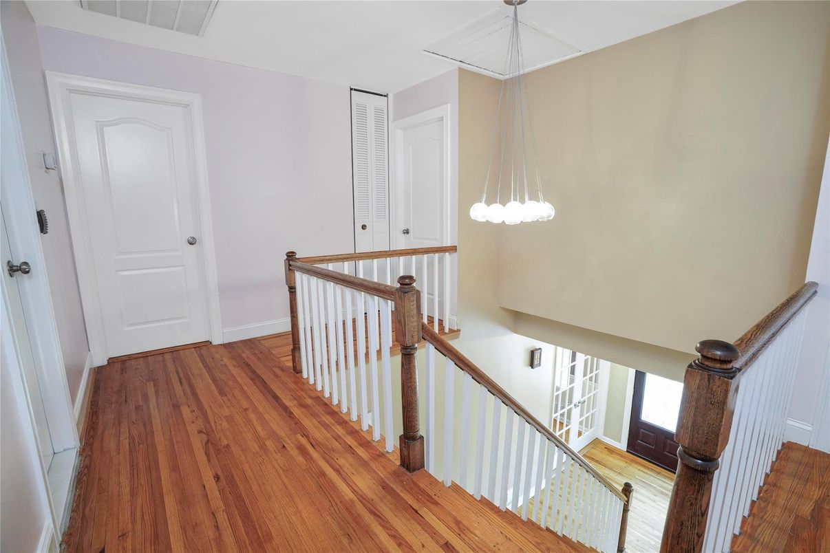 Interior, Pendant Lights, Wood Texture Flooring