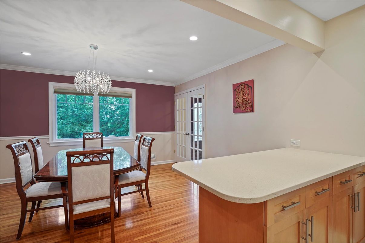 Chandelier, Dining room, Interior, Recessed Lighting, Wood Texture Flooring