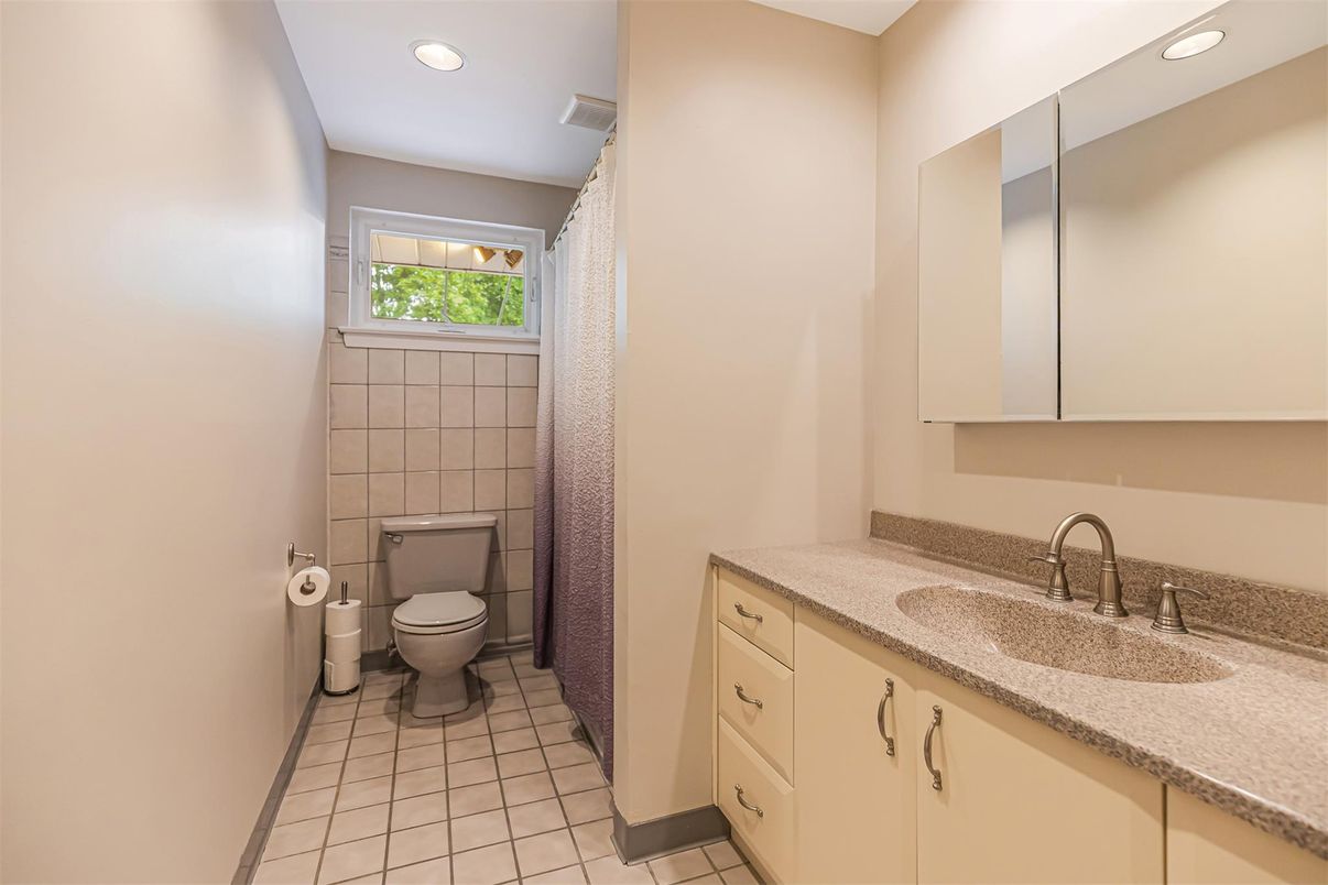 Bathroom, Interior, Recessed Lighting