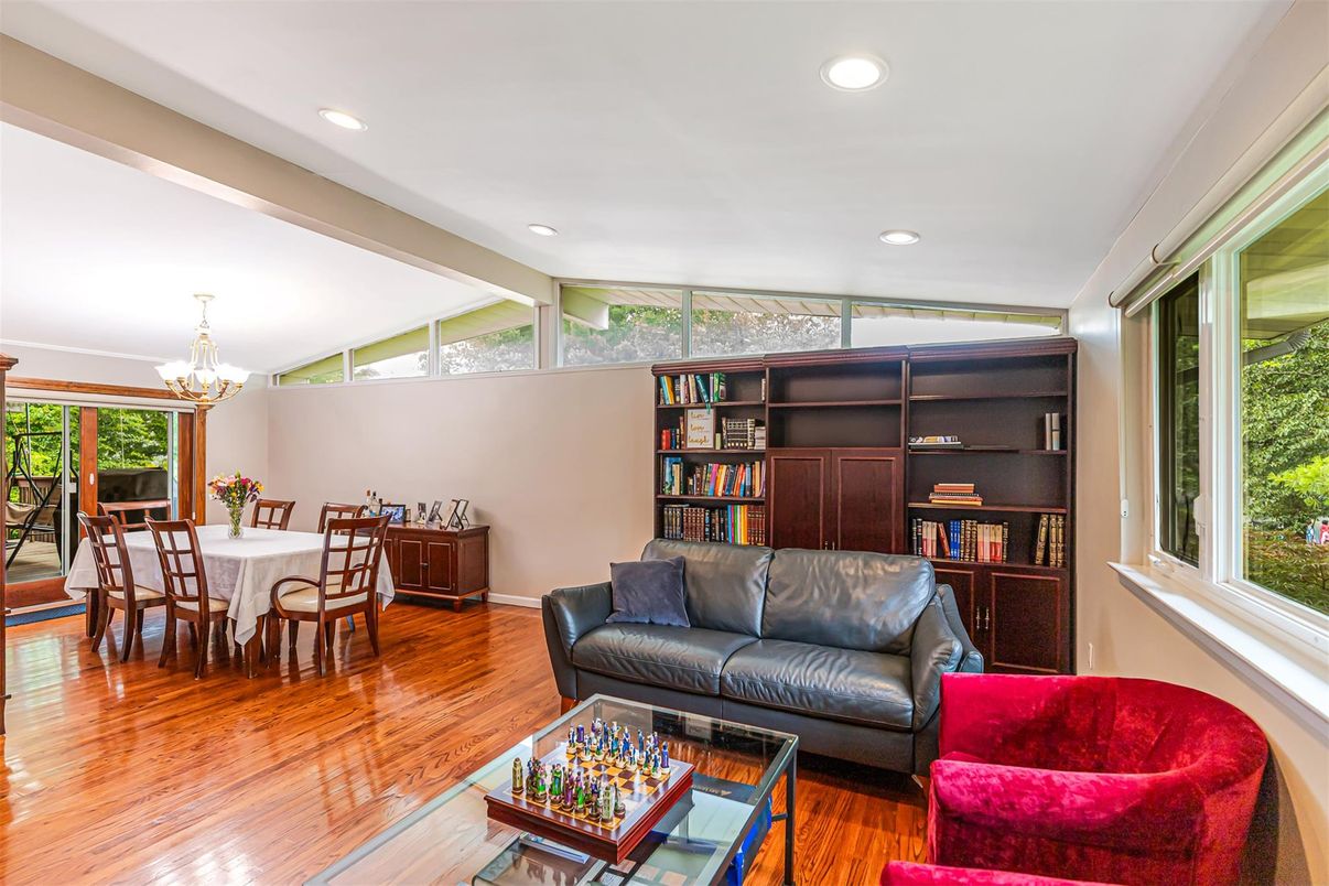 Chandelier, Dining room, Interior, Living room, Recessed Lighting, Wood Texture Flooring