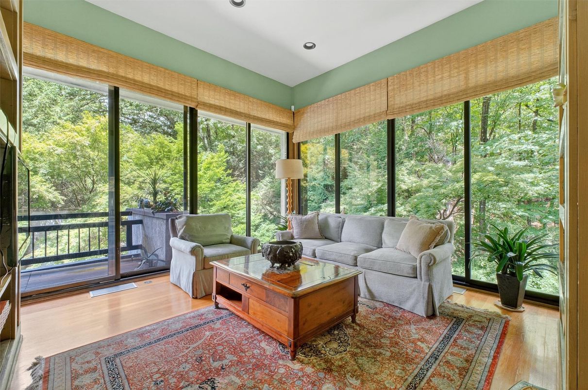 Interior, Living room, Recessed Lighting, Sun Room, Wood Texture Flooring