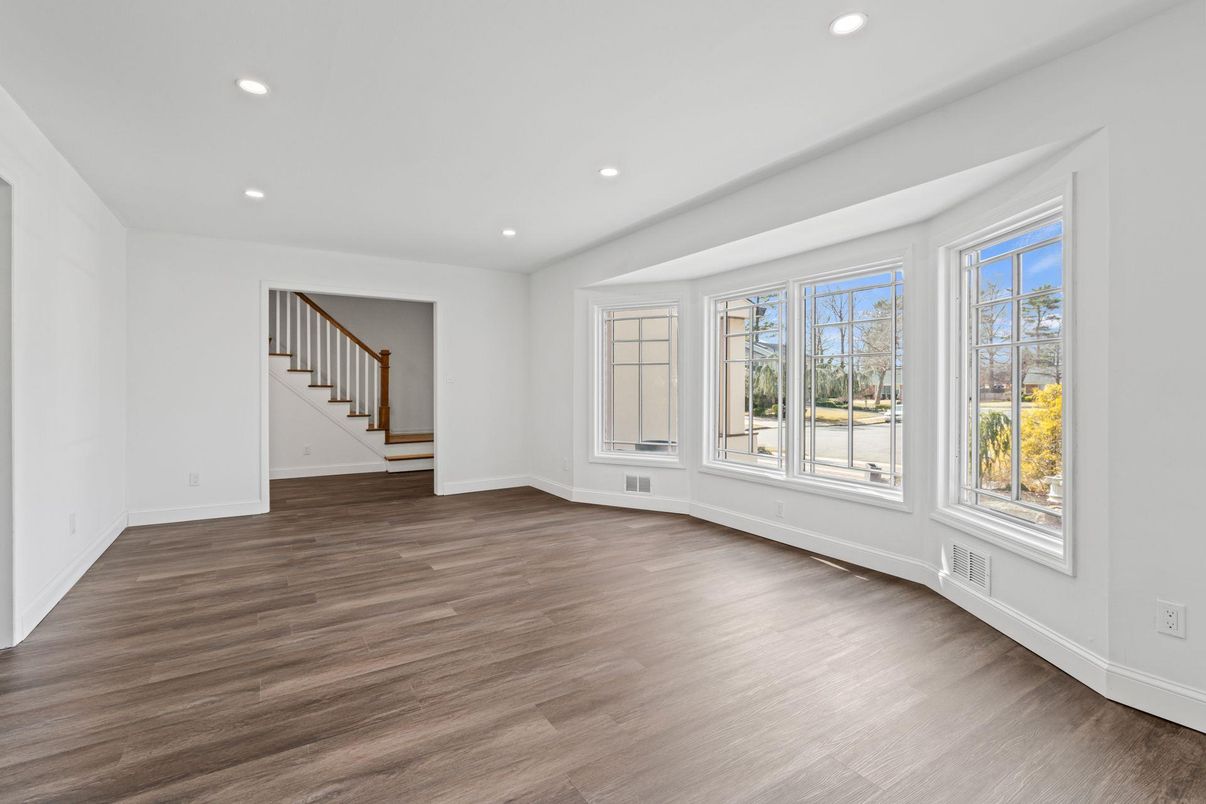 Empty room, Interior, Recessed Lighting, Wood Texture Flooring