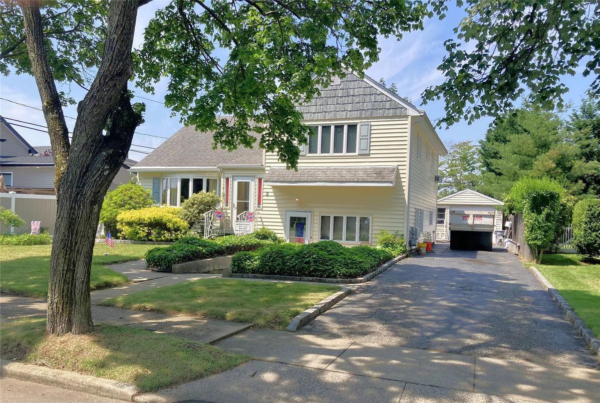 Detached Garage, Exterior, Facade, Queen Anne Victorian