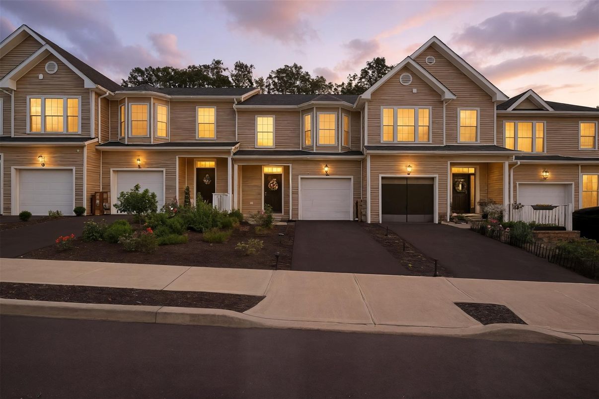 Attached, Exterior, Facade, Farmhouse