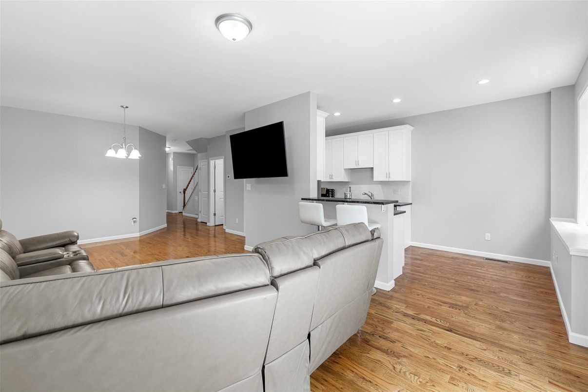 Interior, Kitchen, Living room, Pendant Lights, Recessed Lighting, Wood Texture Flooring