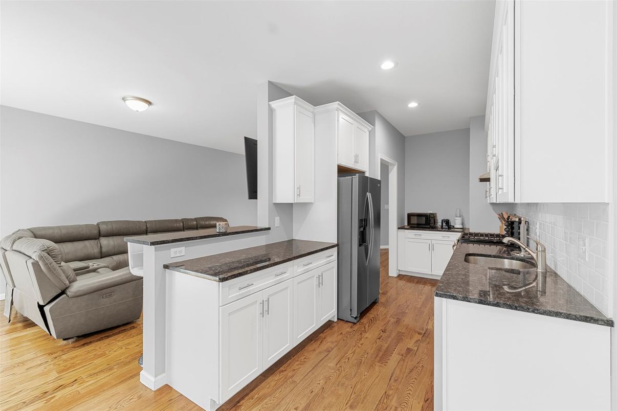 Interior, Kitchen, Living room, Recessed Lighting, Wood Texture Flooring