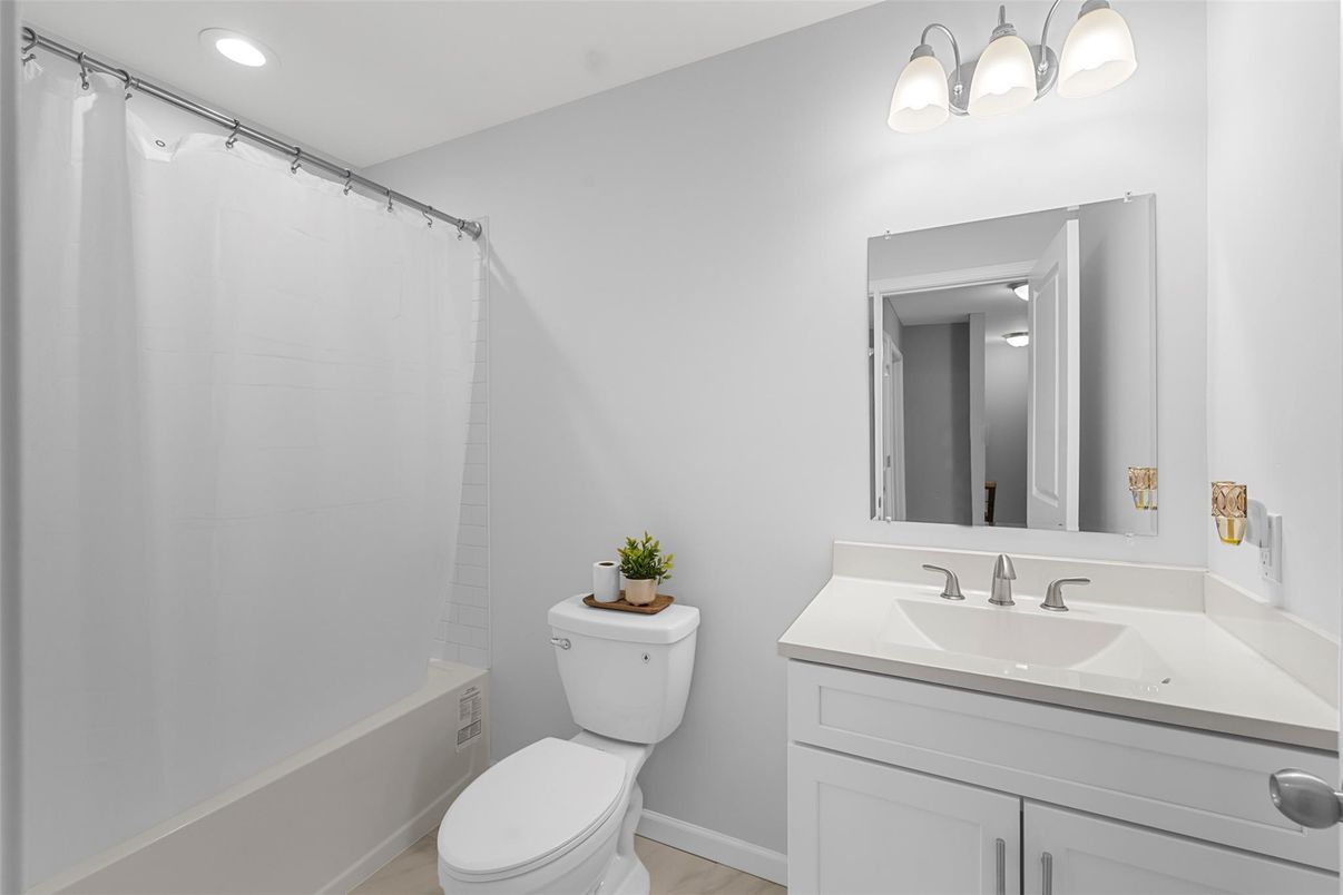 Bathroom, Interior, Recessed Lighting
