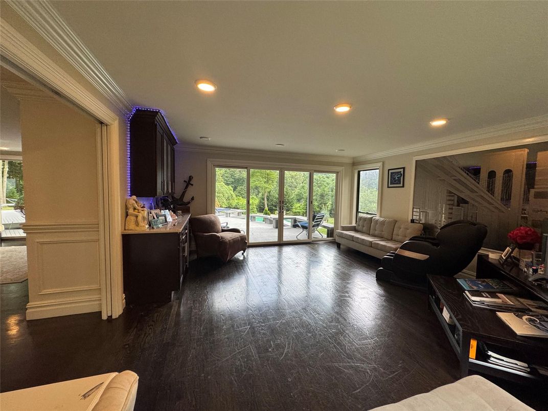 Interior, Living room, Recessed Lighting, Wood Texture Flooring
