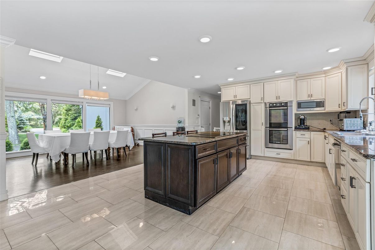 Dining room, Interior, Kitchen, Pendant Lights, Recessed Lighting, Stainless Steel Appliances