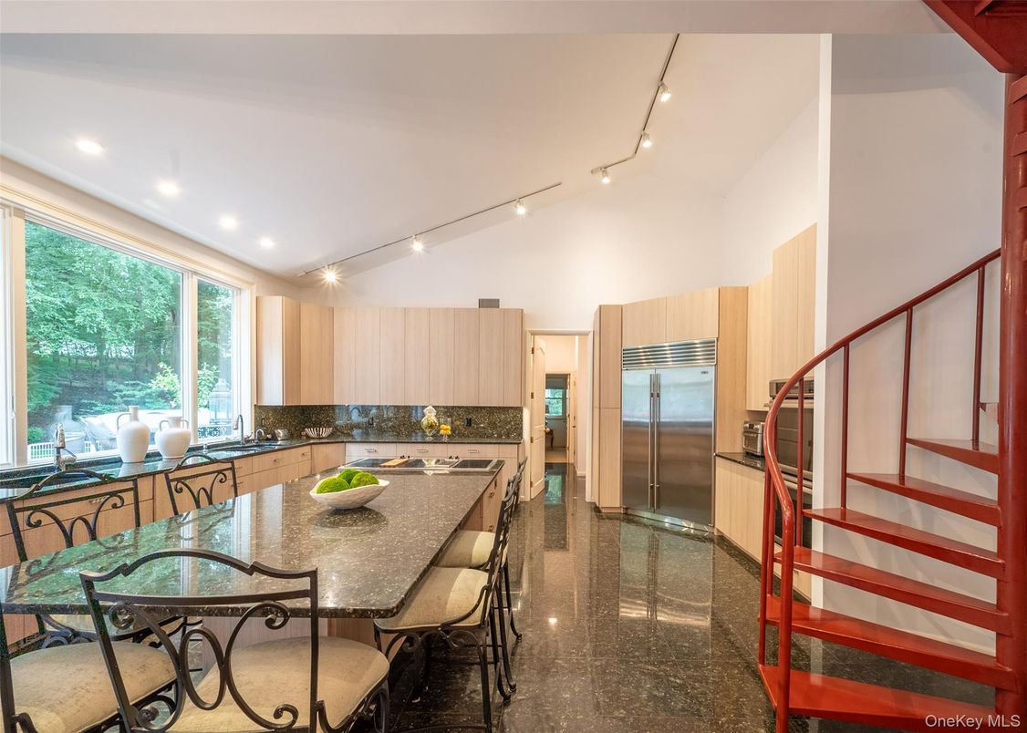 Dining room, Interior, Kitchen, Recessed Lighting, Stainless Steel Appliances