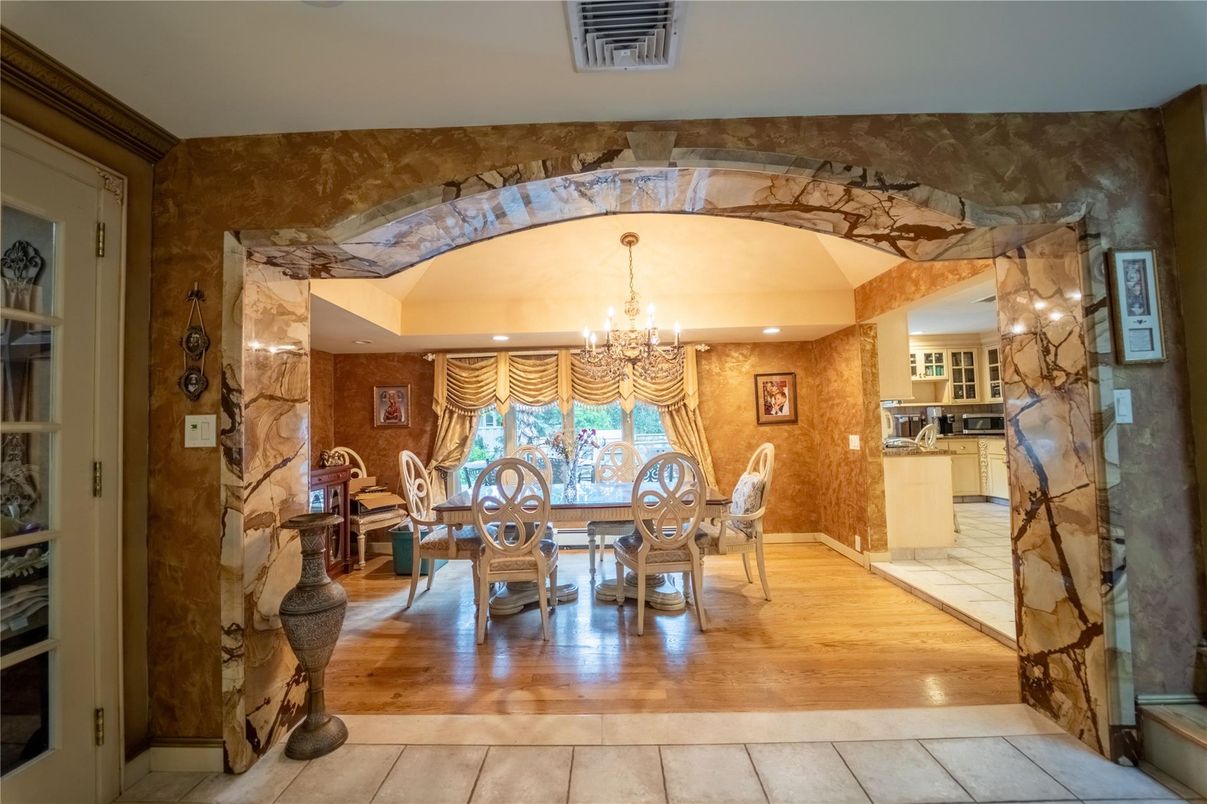 Chandelier, Dining room, Interior, Recessed Lighting, Wood Texture Flooring