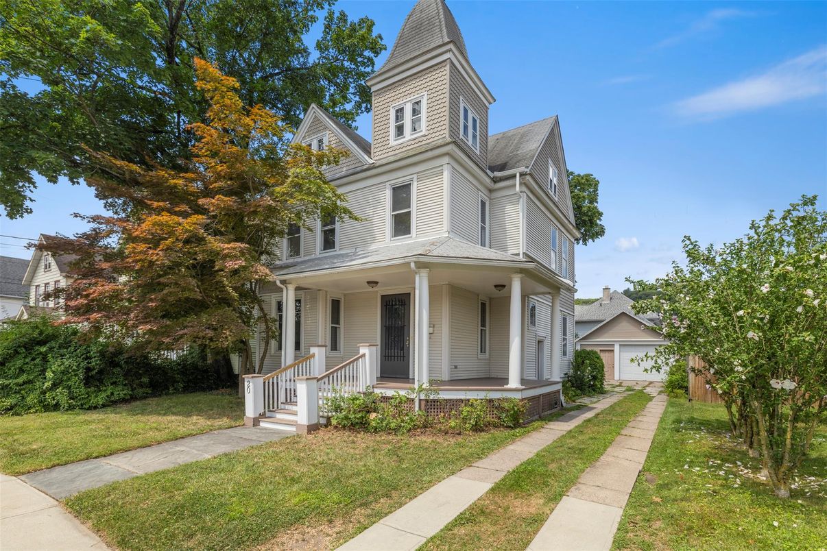 Exterior, Facade, Queen Anne Victorian