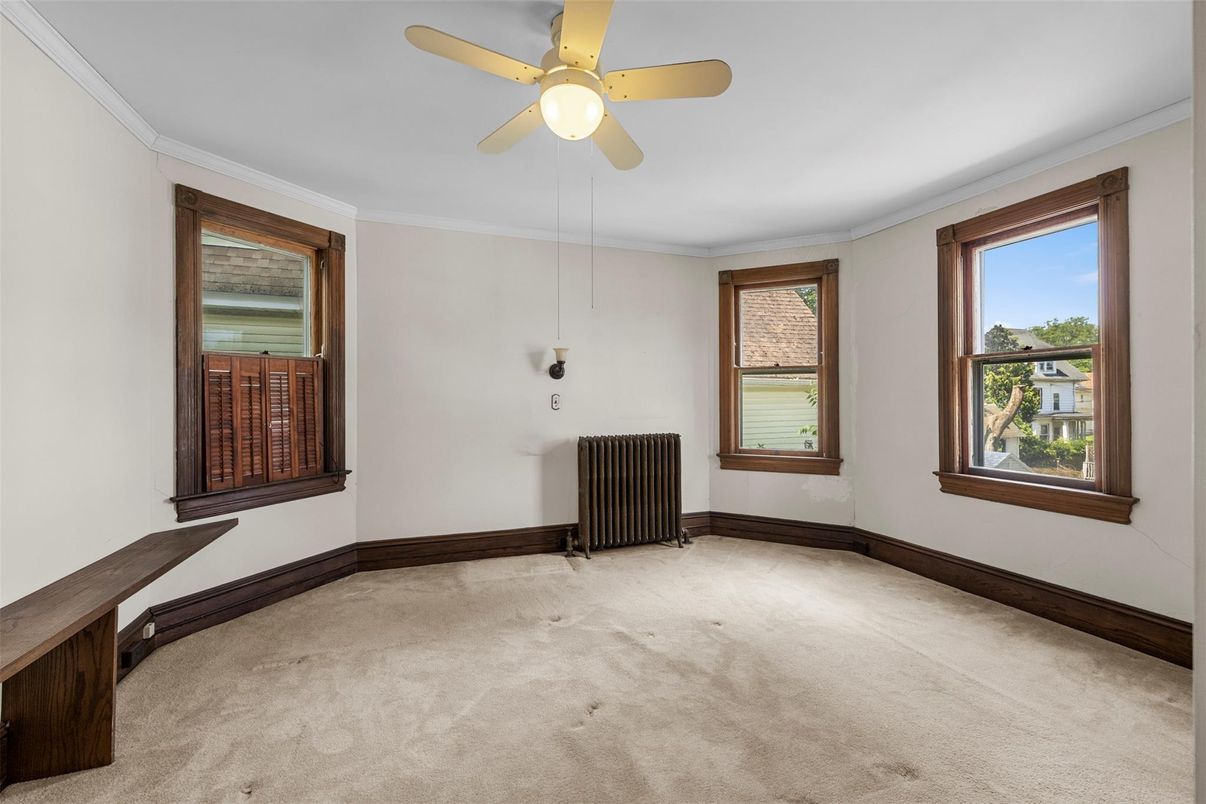 Empty room, Interior