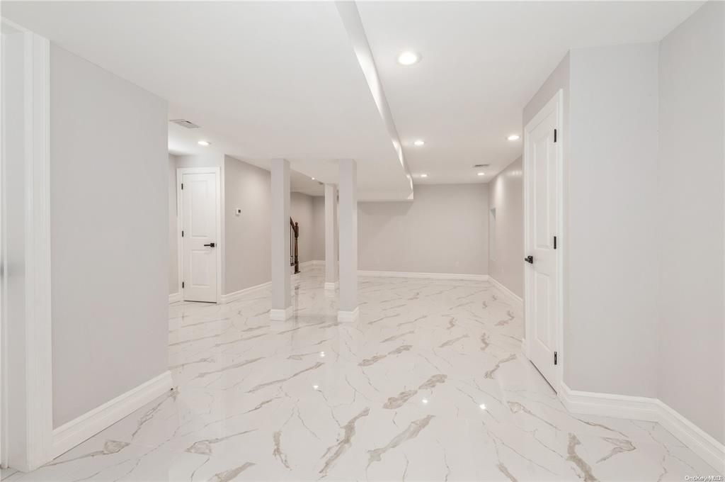 Empty room, Interior, Marble, Recessed Lighting